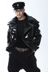 组图：《子弹》老四杜奕衡香港时尚大片 秀健硕腹肌