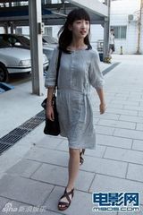 组图：周冬雨素颜北电报到 9日参加军训将住校