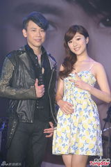 组图：陶喆自曝明年完婚 Live演唱泪眼忆亡父