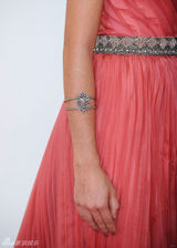 组图：63届艾美奖红毯 童星萨拉-海兰德美人初长成