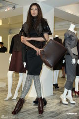 组图：林嘉绮15公分高跟鞋走秀破除怀孕传言