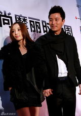 组图：李小璐贾乃亮孙菲菲等众星出席时尚活动