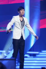 高清组图：新浪网络盛典 满江献唱《中华诵》