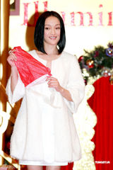 高清图：周迅化身月亮女神 求教诺贝尔奖得主高锟