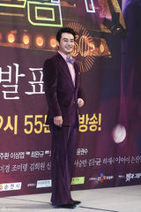 高清组图：韩星安在旭孙谭菲宣传新剧《光与影》