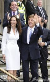 组图：披头士成员麦卡特尼完婚 迎娶富婆女友