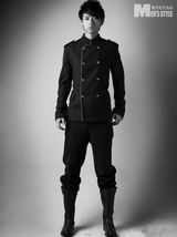 幻灯组图：魏晨半熟登男刊 表情僵硬无惧整形传闻