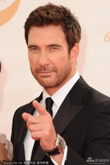 组图：《美国怪谭》男星迪伦·麦克德莫特亮相