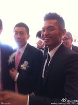 组图：林丹谢杏芳婚礼直击 新郎新娘甜蜜亲吻