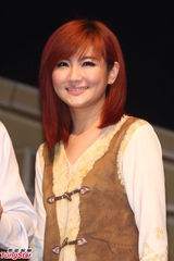 组图：SHE合体Selina被催生Hebe急当人妻