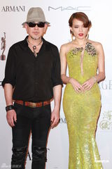 高清图：舒淇发型复古长裙性感 黄秋生装扮新潮