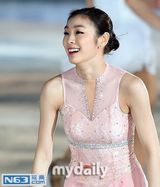 组图：韩国冰上公主金妍儿退役办纪念表演