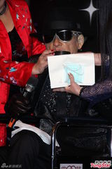 组图：高凌风拖病自卖演唱会 冷对演艺圈冷暖