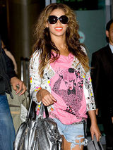 幻灯图集：碧昂丝韩国秀艳唇 莱昂纳多街头闲逛