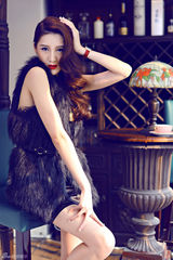 组图：吴鑫桐复古写真烈焰红唇展现妩媚诱惑