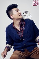 组图：孙艺洲牵手猫咪情人 演绎喵星版宠物情缘