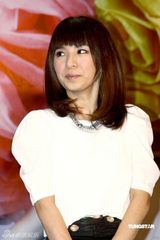 幻灯组图：S.H.E获世博门票 扮女超人澄清单飞传言