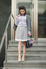 组图：徐子淳曝优雅写真 甜心lady复古风