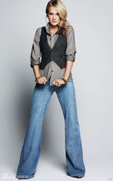 组图：凯莉-安德伍德休闲写真 大曝养颜秘诀