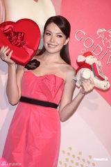 高清组图：许玮宁亲自下厨 爱心巧克力送阮经天