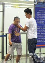 组图：章子怡潮装离京 疑默许司机对偷拍动粗