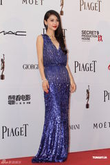 高清图：Angelababy深V长裙现身 林家栋绅士护花