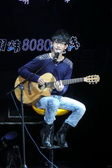 组图：2010快男巡回欢唱会 首站爆棚开唱