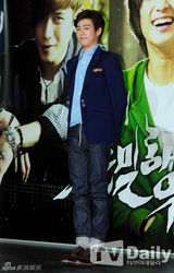 组图：金秀贤李玹雨朴基雄携手助阵新片试映会