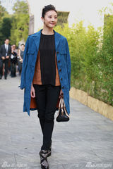 组图：芭蕾舞蹈家谭元元亮相米兰 造型优雅迷人