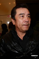 高清：已故艺人陈鸿烈设灵 蔡少芬佘诗曼素颜现身