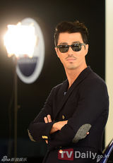 组图：车胜元出席新车上市活动尽展潇洒型男魅力