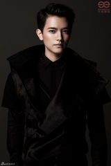 组图：快男三甲领衔跨年大片 西装衬衫扮绅士