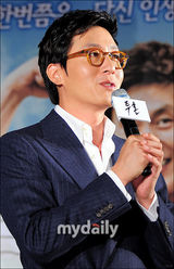 组图：金柱赫新片《斗魂》记者会 金善雅秀美背