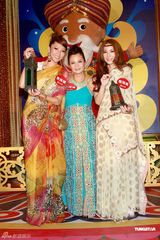 组图：大牙与Apple印度造型 共度异国风情圣诞 