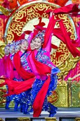 高清组图：双拥晚会 大合唱《迎春序曲》