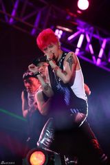 组图：碧海金沙派对火热开唱 2NE1压轴献唱