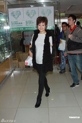 组图：成龙曾志伟等众星出席爱心无国界311烛光晚会 