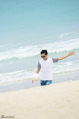 组图：陈楚生最新写真曝光 碧海蓝天尽显潇洒