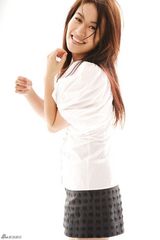 高清组图：叶璇写真玩蜕变 白衣造型秀青春身姿