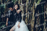独家：刘芸郑钧个性摇滚婚纱照 大叔背萝莉新娘