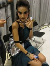 组图：Angelababy熊黛林变身外星尤物演绎月历