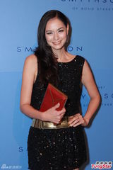 组图：英国首相夫人香港剪裁时尚动人