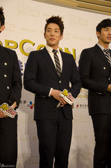 高清组图：2AM香港火热开唱 个人舞台技压全场