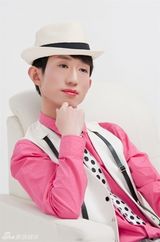 组图：《快男》海选“奇葩男”写真风格多样