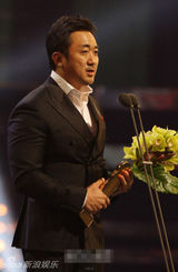 组图：百想电影柳承龙获大奖 河正宇得影帝