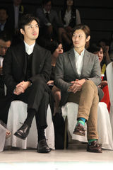 组图：陈柏霖亮相上海时装周 英伦绅士造型抢镜