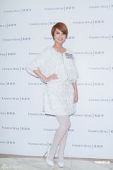 高清组图：杨丞琳开唱似白雪公主 众歌迷前来捧场