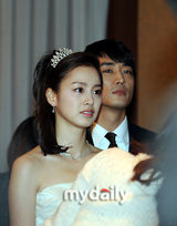 组图：宋承宪宣传《我的公主》 金泰熙公主扮相迷人