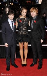 高清图：《哈利-波特7》首映 艾玛-沃特森短裙出位