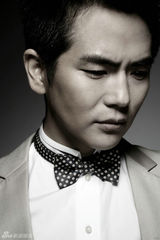 组图：张晓龙温眉恋虐心 爱恨写真显深情一面